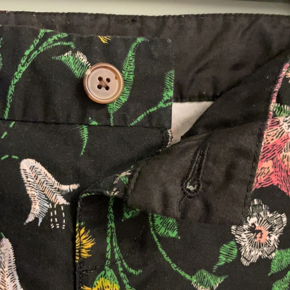 Old Navy Side Panel Maternity Shorts - Picture 3 of 5